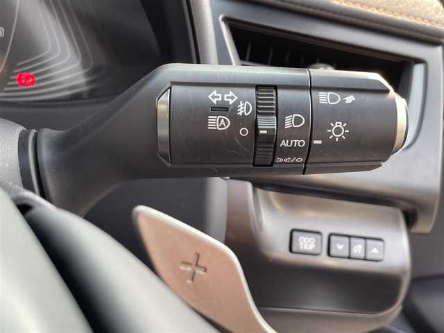 レクサス ＵＸ 250h バージョンC 滋賀県 2022(令4)年 3.9万km ソニッククォーツ 禁煙車/純正12.3インチナビ(フルセグ/ミラーキャスト/Bluetooth)/サンルーフ/パワーシート/茶革シート/前席シートヒーター/ＥＴＣ２．０/ＬＥＤヘッドライト/ステアリングヒーター/パドルシフト/オートライト/レーダークルーズコントロール/運転席シートポジションメモリー/オートライト/プッシュスタート/スマートキー×2/カードキー