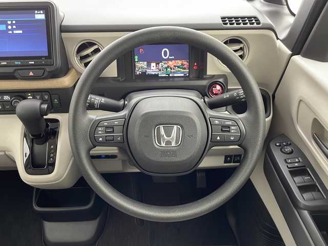 ホンダ Ｎ ＢＯＸ 千葉県 2025(令7)年 0.1万km プラチナホワイトパール 衝突軽減ブレーキ　/レーンキープアシスト　/レーダークルーズコントロール　/前後コーナーセンサー　/オートライトハイビーム　/LEDヘッドライト/片側パワースライドドア　/８インチメモリナビ　/　フルセグTV/AM/FM/BT/バックカメラ/ステアリングスイッチ/純正ビルトインETC/前席シートヒーター/ベンチシート/チップアップシート/純正フロアマット/電動パーキングブレーキ/ブレーキホールド/電格ミラー