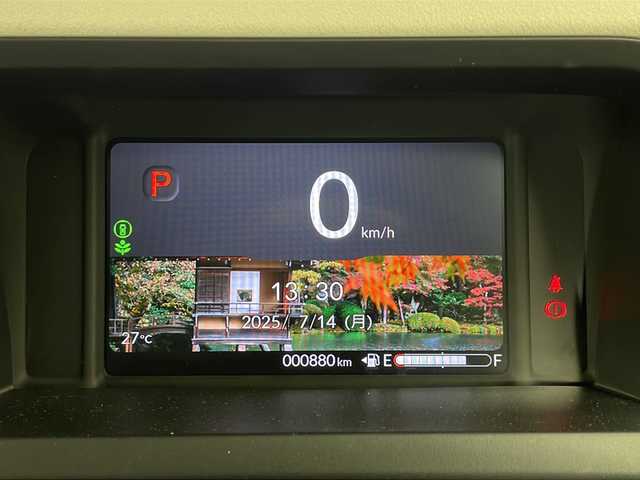 ホンダ Ｎ ＢＯＸ 千葉県 2025(令7)年 0.1万km プラチナホワイトパール 衝突軽減ブレーキ　/レーンキープアシスト　/レーダークルーズコントロール　/前後コーナーセンサー　/オートライトハイビーム　/LEDヘッドライト/片側パワースライドドア　/８インチメモリナビ　/　フルセグTV/AM/FM/BT/バックカメラ/ステアリングスイッチ/純正ビルトインETC/前席シートヒーター/ベンチシート/チップアップシート/純正フロアマット/電動パーキングブレーキ/ブレーキホールド/電格ミラー