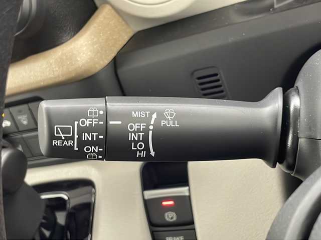 ホンダ Ｎ ＢＯＸ 千葉県 2025(令7)年 0.1万km プラチナホワイトパール 衝突軽減ブレーキ　/レーンキープアシスト　/レーダークルーズコントロール　/前後コーナーセンサー　/オートライトハイビーム　/LEDヘッドライト/片側パワースライドドア　/８インチメモリナビ　/　フルセグTV/AM/FM/BT/バックカメラ/ステアリングスイッチ/純正ビルトインETC/前席シートヒーター/ベンチシート/チップアップシート/純正フロアマット/電動パーキングブレーキ/ブレーキホールド/電格ミラー