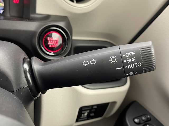 ホンダ Ｎ ＢＯＸ 千葉県 2025(令7)年 0.1万km プラチナホワイトパール 衝突軽減ブレーキ　/レーンキープアシスト　/レーダークルーズコントロール　/前後コーナーセンサー　/オートライトハイビーム　/LEDヘッドライト/片側パワースライドドア　/８インチメモリナビ　/　フルセグTV/AM/FM/BT/バックカメラ/ステアリングスイッチ/純正ビルトインETC/前席シートヒーター/ベンチシート/チップアップシート/純正フロアマット/電動パーキングブレーキ/ブレーキホールド/電格ミラー