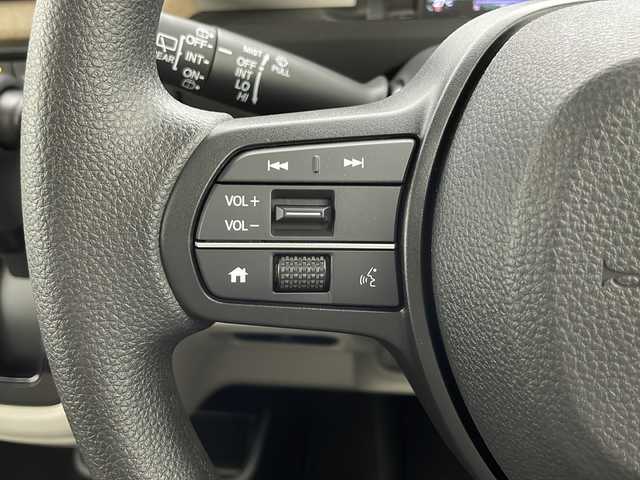 ホンダ Ｎ ＢＯＸ 千葉県 2025(令7)年 0.1万km プラチナホワイトパール 衝突軽減ブレーキ　/レーンキープアシスト　/レーダークルーズコントロール　/前後コーナーセンサー　/オートライトハイビーム　/LEDヘッドライト/片側パワースライドドア　/８インチメモリナビ　/　フルセグTV/AM/FM/BT/バックカメラ/ステアリングスイッチ/純正ビルトインETC/前席シートヒーター/ベンチシート/チップアップシート/純正フロアマット/電動パーキングブレーキ/ブレーキホールド/電格ミラー