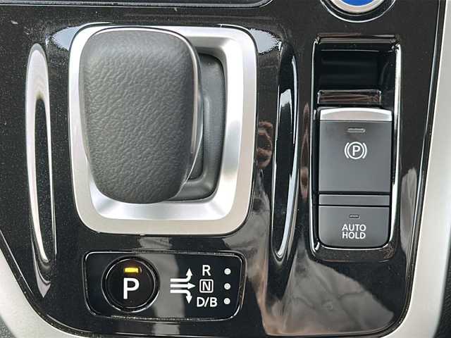 日産 セレナ e－パワー ハイウェイスター V 奈良県 2019(平31)年 3.5万km ミントホワイトP 純正9型ナビ/全周囲カメラ/デジタルインナーミラー/前方ドライブレコーダー/革巻きステアリング/ステアリングリモコン/ステアリングヒーター/前席シートヒーター/USB・タイプC給電ポート/ビルトインETC/パーキングアシスト/純正フロアマット/電子パーキング/リヤサンシェード/両側パワースライドドア/スペアキー/プロパイロット/電動格納ミラー/禁煙車