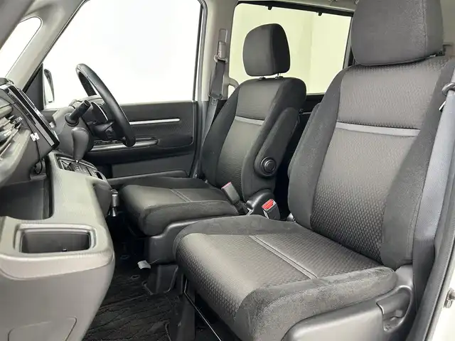 ホンダ ステップワゴン スパーダ ホンダセンシング 大阪府 2019(令1)年 2.1万km プラチナホワイトパール ホンダセンシング/　・衝突軽減ブレーキ/　・誤発進抑制機能/　・歩行者事故軽減ステアリング/　・車線維持支援システム/　・路外逸脱抑制機能/　・先行車発進お知らせ機能/　・標識認識機能/わくわくゲート/純正ナビ（Bluetooth/CD/DVD/AM/FM）/フルセグTV/バックカメラ/両側パワースライドドア/レーダークルーズコントロール/LEDヘッドライト/純正16インチアルミホイール/パドルシフト/スマートキー/ETC