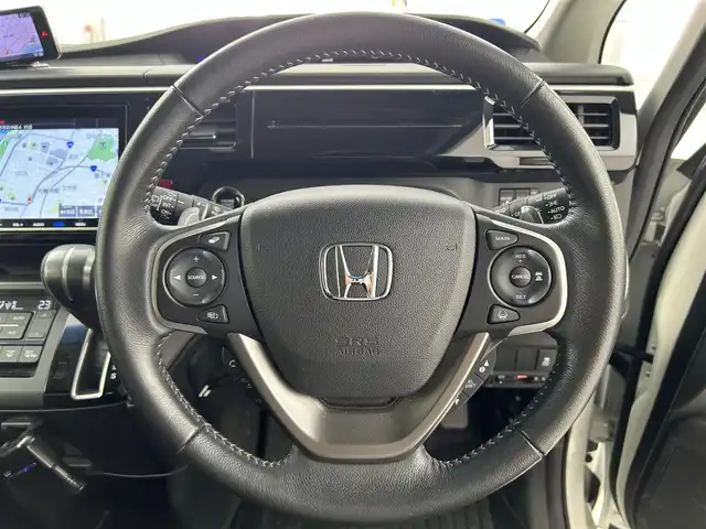 ホンダ ステップワゴン スパーダ ホンダセンシング 大阪府 2019(令1)年 2.1万km プラチナホワイトパール ホンダセンシング/　・衝突軽減ブレーキ/　・誤発進抑制機能/　・歩行者事故軽減ステアリング/　・車線維持支援システム/　・路外逸脱抑制機能/　・先行車発進お知らせ機能/　・標識認識機能/わくわくゲート/純正ナビ（Bluetooth/CD/DVD/AM/FM）/フルセグTV/バックカメラ/両側パワースライドドア/レーダークルーズコントロール/LEDヘッドライト/純正16インチアルミホイール/パドルシフト/スマートキー/ETC