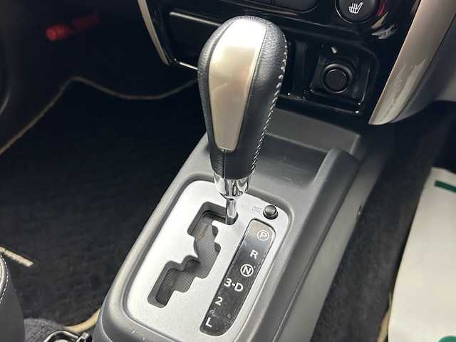 スズキ ジムニー ランドベンチャー 宮城県 2017(平29)年 5万km ブルーイッシュブラックパール3 禁煙車 /4WD /2人乗 (車検証記載変更済)/リフトアップ (ノーマルサス車載)/ケンウッドSDナビ /フルセグTV /TVキャンセラー /Bluetoothオーディオ /CD/DVD再生 /シートヒーター /ヒーテッドドアミラー /キーレスエントリー /専用合皮シート /ETC /保証書