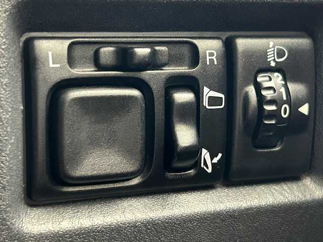 スズキ ジムニー ランドベンチャー 宮城県 2017(平29)年 5万km ブルーイッシュブラックパール3 禁煙車 /4WD /2人乗 (車検証記載変更済)/リフトアップ (ノーマルサス車載)/ケンウッドSDナビ /フルセグTV /TVキャンセラー /Bluetoothオーディオ /CD/DVD再生 /シートヒーター /ヒーテッドドアミラー /キーレスエントリー /専用合皮シート /ETC /保証書