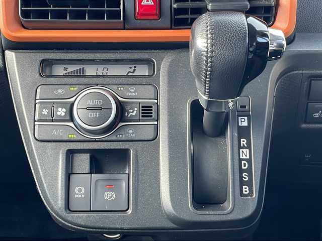 ダイハツ タント ファンクロス 三重県 2022(令4)年 4.8万km シャイニングホワイトパール 純正ナビ/バックカメラ/前席シートヒーター/両側パワースライドドア/ビルトインETC/USB給電ポート/前方ドライブレコーダー/前後コーナーセンサー/ルーフレール/純正フロアマット/電子パーキング/レーダークルーズコントロール/オートハイビーム/電動格納ミラー/禁煙車