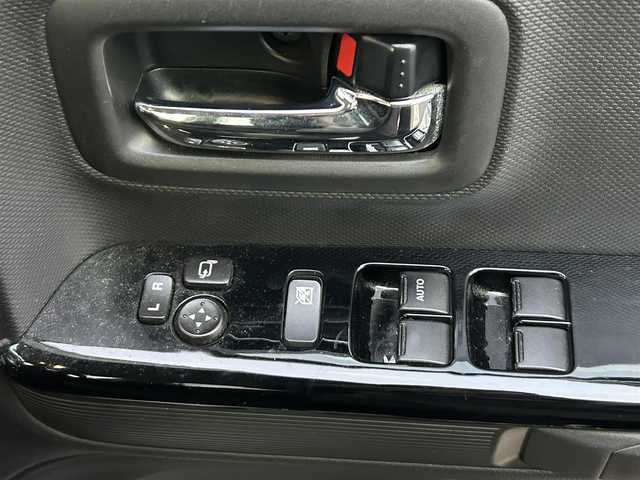 スズキ スペーシア カスタム HYBRID GS 岡山県 2020(令2)年 10.5万km ピュアホワイトP 登録時走行距離104687km/社外SDナビ/(AM/FM/DISC/TV/BT)/衝突被害軽減システム/アイドリングストップ/クリアランスソナー/シートヒーター/ドライブレコーダー/ETC/片側パワースライドドア/プッシュスタート/スマートキー/純正14インチアルミホイール/パワーウィンドウ/パワーステアリング/記録簿/保証書/取扱説明書