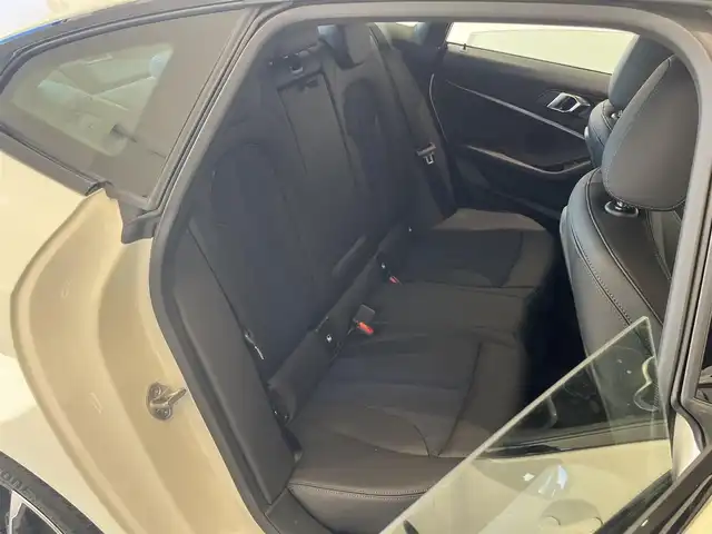 ＢＭＷ ２１８ｄ グランクーペ Mスポーツ 岐阜県 2022(令4)年 1.4万km アルピンホワイトⅢ ナビゲーション・パッケージ/ BMWライブコックピット/ 10.25インチ マルチディスプレイメーターパネル/ 10.25インチ ワイドコントロールディスプレイ/HDDナビゲーションシステム/　Bluetooth　Applecarplay/ITSスポット対応DSRC車載器/ドライビングアシスト/ アクティブクルーズコントロール/ トラフィックサインアシスト/ レーンディパーチャーウォーニング/ レーンチェンジウォーニング/ クロストラフィックウォーニング/ 前車接近警告機能/ 後車衝突警告機能/ 衝突回避被害軽減ブレーキ/ダイナミックスタビリティコントロール/ダイナミックトラクションコントロール/パーキングアシスト/ パークディスタンスコントロール/ パークディスタンスコントロール/ パーキングアシスト/ リヤビューカメラ/電動フロントシート　運転席メモリー機能付