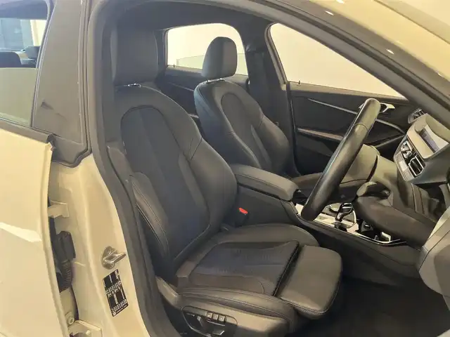 ＢＭＷ ２１８ｄ グランクーペ Mスポーツ 岐阜県 2022(令4)年 1.4万km アルピンホワイトⅢ ナビゲーション・パッケージ/ BMWライブコックピット/ 10.25インチ マルチディスプレイメーターパネル/ 10.25インチ ワイドコントロールディスプレイ/HDDナビゲーションシステム/　Bluetooth　Applecarplay/ITSスポット対応DSRC車載器/ドライビングアシスト/ アクティブクルーズコントロール/ トラフィックサインアシスト/ レーンディパーチャーウォーニング/ レーンチェンジウォーニング/ クロストラフィックウォーニング/ 前車接近警告機能/ 後車衝突警告機能/ 衝突回避被害軽減ブレーキ/ダイナミックスタビリティコントロール/ダイナミックトラクションコントロール/パーキングアシスト/ パークディスタンスコントロール/ パークディスタンスコントロール/ パーキングアシスト/ リヤビューカメラ/電動フロントシート　運転席メモリー機能付