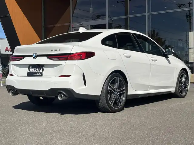 ＢＭＷ ２１８ｄ グランクーペ Mスポーツ 岐阜県 2022(令4)年 1.4万km アルピンホワイトⅢ ナビゲーション・パッケージ/ BMWライブコックピット/ 10.25インチ マルチディスプレイメーターパネル/ 10.25インチ ワイドコントロールディスプレイ/HDDナビゲーションシステム/　Bluetooth　Applecarplay/ITSスポット対応DSRC車載器/ドライビングアシスト/ アクティブクルーズコントロール/ トラフィックサインアシスト/ レーンディパーチャーウォーニング/ レーンチェンジウォーニング/ クロストラフィックウォーニング/ 前車接近警告機能/ 後車衝突警告機能/ 衝突回避被害軽減ブレーキ/ダイナミックスタビリティコントロール/ダイナミックトラクションコントロール/パーキングアシスト/ パークディスタンスコントロール/ パークディスタンスコントロール/ パーキングアシスト/ リヤビューカメラ/電動フロントシート　運転席メモリー機能付
