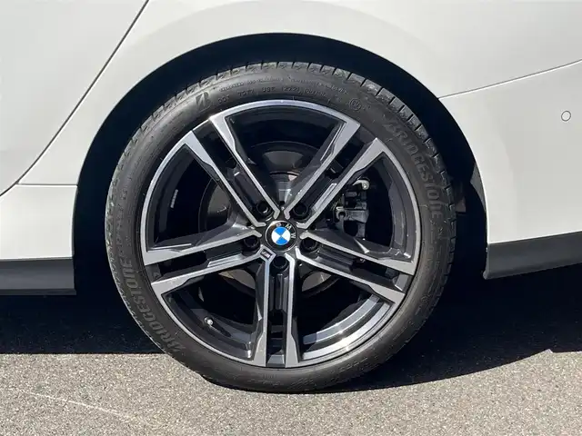 ＢＭＷ ２１８ｄ グランクーペ Mスポーツ 岐阜県 2022(令4)年 1.4万km アルピンホワイトⅢ ナビゲーション・パッケージ/ BMWライブコックピット/ 10.25インチ マルチディスプレイメーターパネル/ 10.25インチ ワイドコントロールディスプレイ/HDDナビゲーションシステム/　Bluetooth　Applecarplay/ITSスポット対応DSRC車載器/ドライビングアシスト/ アクティブクルーズコントロール/ トラフィックサインアシスト/ レーンディパーチャーウォーニング/ レーンチェンジウォーニング/ クロストラフィックウォーニング/ 前車接近警告機能/ 後車衝突警告機能/ 衝突回避被害軽減ブレーキ/ダイナミックスタビリティコントロール/ダイナミックトラクションコントロール/パーキングアシスト/ パークディスタンスコントロール/ パークディスタンスコントロール/ パーキングアシスト/ リヤビューカメラ/電動フロントシート　運転席メモリー機能付