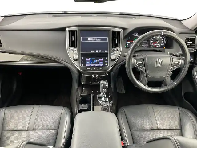 トヨタ クラウン ハイブリッド アスリートS 愛知県 2016(平28)年 11.8万km ホワイトパールクリスタルシャイン 禁煙車/純正8インチナビ/（CD/DVD/Bluetooth/フルセグTV）/バックカメラ/衝突軽減ブレーキ/レーダークルーズコントロール/パーキングセンサー/ETC/ドライブレコーダー/レーザーシート/パワーシート/シートヒーター/シートベンチレーション/ステアリングヒーター/純正１８インチアルミホイール/スマートキー/プッシュスタート/LEDヘッドライト/フロントフォグランプ/オートライト/純正フロアマット