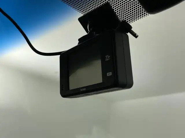 トヨタ クラウン ハイブリッド アスリートS 愛知県 2016(平28)年 11.8万km ホワイトパールクリスタルシャイン 禁煙車/純正8インチナビ/（CD/DVD/Bluetooth/フルセグTV）/バックカメラ/衝突軽減ブレーキ/レーダークルーズコントロール/パーキングセンサー/ETC/ドライブレコーダー/レーザーシート/パワーシート/シートヒーター/シートベンチレーション/ステアリングヒーター/純正１８インチアルミホイール/スマートキー/プッシュスタート/LEDヘッドライト/フロントフォグランプ/オートライト/純正フロアマット