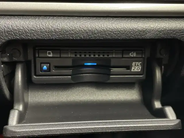 トヨタ クラウン ハイブリッド アスリートS 愛知県 2016(平28)年 11.8万km ホワイトパールクリスタルシャイン 禁煙車/純正8インチナビ/（CD/DVD/Bluetooth/フルセグTV）/バックカメラ/衝突軽減ブレーキ/レーダークルーズコントロール/パーキングセンサー/ETC/ドライブレコーダー/レーザーシート/パワーシート/シートヒーター/シートベンチレーション/ステアリングヒーター/純正１８インチアルミホイール/スマートキー/プッシュスタート/LEDヘッドライト/フロントフォグランプ/オートライト/純正フロアマット