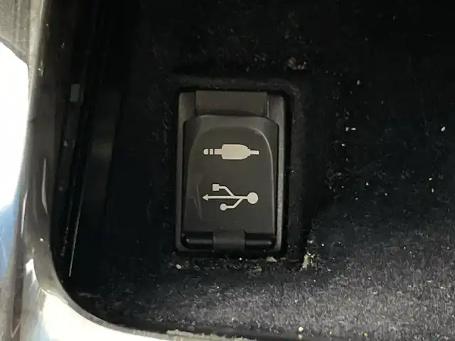 トヨタ クラウン ハイブリッド アスリートS 愛知県 2016(平28)年 11.8万km ホワイトパールクリスタルシャイン 禁煙車/純正8インチナビ/（CD/DVD/Bluetooth/フルセグTV）/バックカメラ/衝突軽減ブレーキ/レーダークルーズコントロール/パーキングセンサー/ETC/ドライブレコーダー/レーザーシート/パワーシート/シートヒーター/シートベンチレーション/ステアリングヒーター/純正１８インチアルミホイール/スマートキー/プッシュスタート/LEDヘッドライト/フロントフォグランプ/オートライト/純正フロアマット