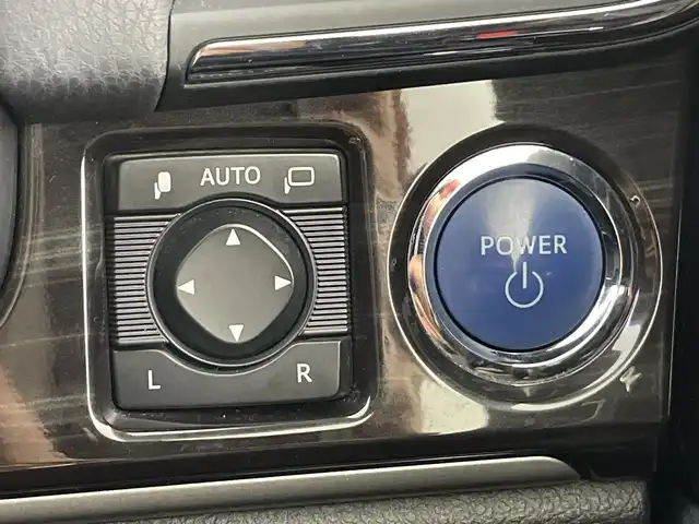 トヨタ クラウン ハイブリッド アスリートS 愛知県 2016(平28)年 11.8万km ホワイトパールクリスタルシャイン 禁煙車/純正8インチナビ/（CD/DVD/Bluetooth/フルセグTV）/バックカメラ/衝突軽減ブレーキ/レーダークルーズコントロール/パーキングセンサー/ETC/ドライブレコーダー/レーザーシート/パワーシート/シートヒーター/シートベンチレーション/ステアリングヒーター/純正１８インチアルミホイール/スマートキー/プッシュスタート/LEDヘッドライト/フロントフォグランプ/オートライト/純正フロアマット