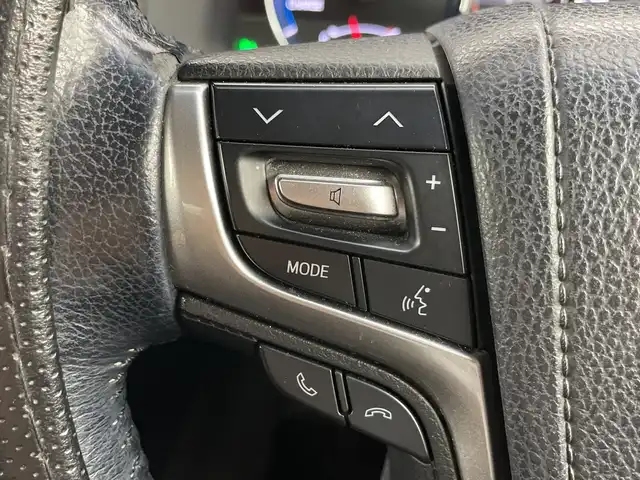 トヨタ クラウン ハイブリッド アスリートS 愛知県 2016(平28)年 11.8万km ホワイトパールクリスタルシャイン 禁煙車/純正8インチナビ/（CD/DVD/Bluetooth/フルセグTV）/バックカメラ/衝突軽減ブレーキ/レーダークルーズコントロール/パーキングセンサー/ETC/ドライブレコーダー/レーザーシート/パワーシート/シートヒーター/シートベンチレーション/ステアリングヒーター/純正１８インチアルミホイール/スマートキー/プッシュスタート/LEDヘッドライト/フロントフォグランプ/オートライト/純正フロアマット