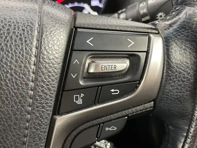 トヨタ クラウン ハイブリッド アスリートS 愛知県 2016(平28)年 11.8万km ホワイトパールクリスタルシャイン 禁煙車/純正8インチナビ/（CD/DVD/Bluetooth/フルセグTV）/バックカメラ/衝突軽減ブレーキ/レーダークルーズコントロール/パーキングセンサー/ETC/ドライブレコーダー/レーザーシート/パワーシート/シートヒーター/シートベンチレーション/ステアリングヒーター/純正１８インチアルミホイール/スマートキー/プッシュスタート/LEDヘッドライト/フロントフォグランプ/オートライト/純正フロアマット