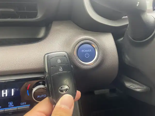 トヨタ ヤリス ハイブリッド G 三重県 2021(令3)年 2.9万km ホワイトパールクリスタルシャイン /禁煙車//純正ナビ//バックカメラ//トヨタセーフティセンス//プリクラッシュセーフティ//オートマチックハイビーム//レーダークルーズコントロール//前席シートヒーター//ビルトインETC//LEDヘッドライト//オートライト//前後ドライブレコーダー//ステアリングスイッチ