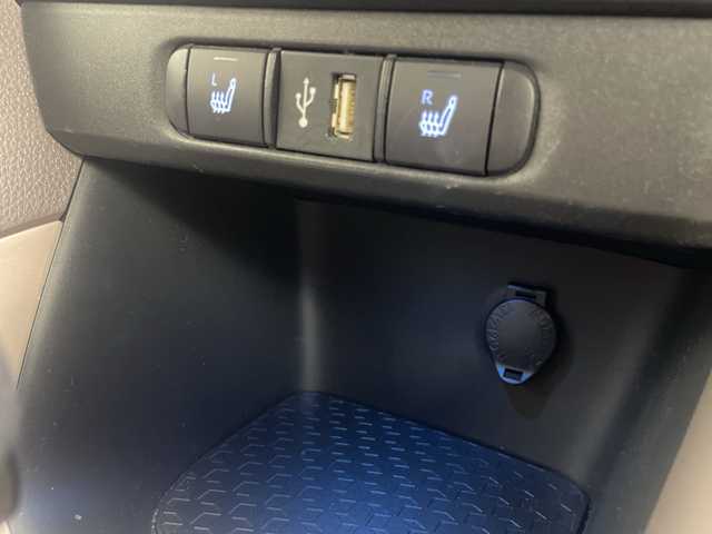 トヨタ ヤリス ハイブリッド G 三重県 2021(令3)年 2.9万km ホワイトパールクリスタルシャイン /禁煙車//純正ナビ//バックカメラ//トヨタセーフティセンス//プリクラッシュセーフティ//オートマチックハイビーム//レーダークルーズコントロール//前席シートヒーター//ビルトインETC//LEDヘッドライト//オートライト//前後ドライブレコーダー//ステアリングスイッチ