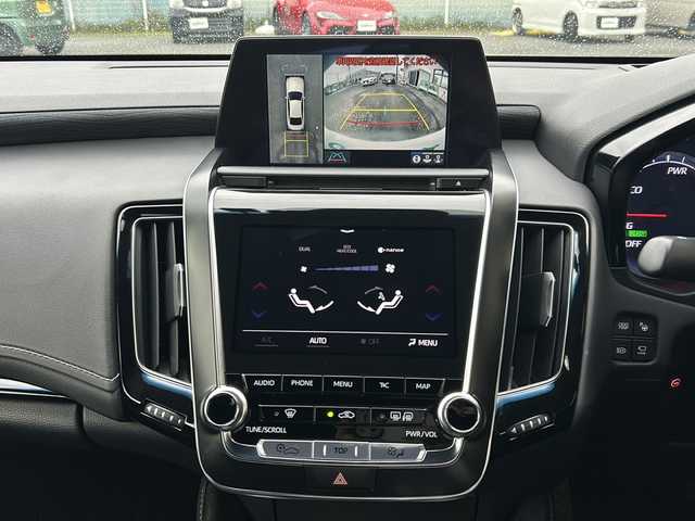 トヨタ クラウン ハイブリッド S Cパッケージ 愛知県 2019(平31)年 1.5万km ホワイトパールクリスタルシャイン 禁煙車/純正メモリナビ/　AM/FM/AUX/USB/DISC/BT/フルセグTV/バック・全周囲カメラ/前方ドライブレコーダー/TVキャンセラー/Toyata Safety Sense/クルーズコントロール（ACC）/レーンキープアシスト（LDA/LTA）/ブラインドスポットモニター（BSM）/オートマチックハイビーム（AHB）/プリクラッシュセーフティ（PCS）/前後クリアランスソナー（ICS）/横滑り防止装置/盗難防止装置/パーキングアシスト/電子パーキング/前席パワーシート/前席シートヒーター/ステアリングヒーター/ビルトインETC/革巻きステアリング/LEDヘッドライト/フォグランプ/オートライト/USB端子/純正17インチAW/純正フロアマット/純正ドアバイザー/W＋サイドエアバッグ/保証書/取説/スペアキー