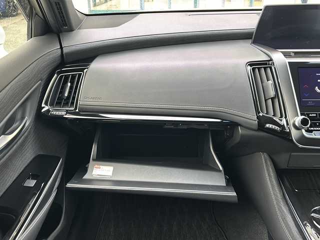 トヨタ クラウン ハイブリッド S Cパッケージ 愛知県 2019(平31)年 1.5万km ホワイトパールクリスタルシャイン 禁煙車/純正メモリナビ/　AM/FM/AUX/USB/DISC/BT/フルセグTV/バック・全周囲カメラ/前方ドライブレコーダー/TVキャンセラー/Toyata Safety Sense/クルーズコントロール（ACC）/レーンキープアシスト（LDA/LTA）/ブラインドスポットモニター（BSM）/オートマチックハイビーム（AHB）/プリクラッシュセーフティ（PCS）/前後クリアランスソナー（ICS）/横滑り防止装置/盗難防止装置/パーキングアシスト/電子パーキング/前席パワーシート/前席シートヒーター/ステアリングヒーター/ビルトインETC/革巻きステアリング/LEDヘッドライト/フォグランプ/オートライト/USB端子/純正17インチAW/純正フロアマット/純正ドアバイザー/W＋サイドエアバッグ/保証書/取説/スペアキー