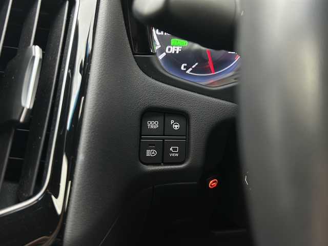 トヨタ クラウン ハイブリッド S Cパッケージ 愛知県 2019(平31)年 1.5万km ホワイトパールクリスタルシャイン 禁煙車/純正メモリナビ/　AM/FM/AUX/USB/DISC/BT/フルセグTV/バック・全周囲カメラ/前方ドライブレコーダー/TVキャンセラー/Toyata Safety Sense/クルーズコントロール（ACC）/レーンキープアシスト（LDA/LTA）/ブラインドスポットモニター（BSM）/オートマチックハイビーム（AHB）/プリクラッシュセーフティ（PCS）/前後クリアランスソナー（ICS）/横滑り防止装置/盗難防止装置/パーキングアシスト/電子パーキング/前席パワーシート/前席シートヒーター/ステアリングヒーター/ビルトインETC/革巻きステアリング/LEDヘッドライト/フォグランプ/オートライト/USB端子/純正17インチAW/純正フロアマット/純正ドアバイザー/W＋サイドエアバッグ/保証書/取説/スペアキー