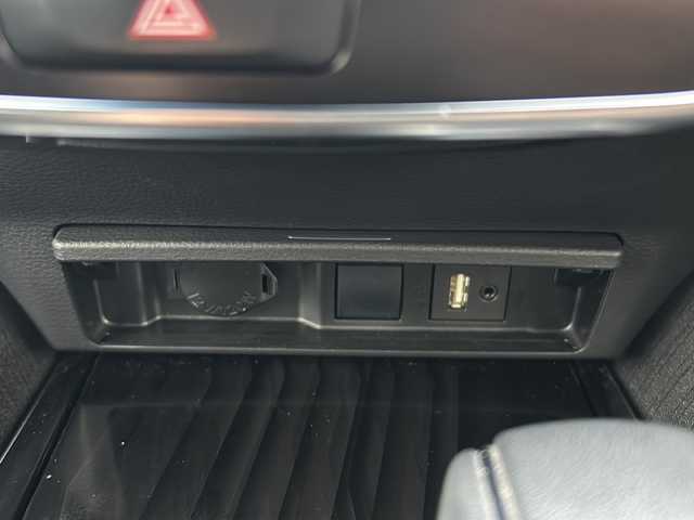 トヨタ クラウン ハイブリッド S Cパッケージ 愛知県 2019(平31)年 1.5万km ホワイトパールクリスタルシャイン 禁煙車/純正メモリナビ/　AM/FM/AUX/USB/DISC/BT/フルセグTV/バック・全周囲カメラ/前方ドライブレコーダー/TVキャンセラー/Toyata Safety Sense/クルーズコントロール（ACC）/レーンキープアシスト（LDA/LTA）/ブラインドスポットモニター（BSM）/オートマチックハイビーム（AHB）/プリクラッシュセーフティ（PCS）/前後クリアランスソナー（ICS）/横滑り防止装置/盗難防止装置/パーキングアシスト/電子パーキング/前席パワーシート/前席シートヒーター/ステアリングヒーター/ビルトインETC/革巻きステアリング/LEDヘッドライト/フォグランプ/オートライト/USB端子/純正17インチAW/純正フロアマット/純正ドアバイザー/W＋サイドエアバッグ/保証書/取説/スペアキー