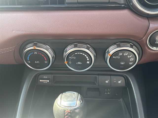 マツダ ロードスター ＲＦ VS 奈良県 2018(平30)年 11.2万km マシーングレープレミアムM 1オーナー/純正メーカーナビ/BT/TV/AUX/USB/AM/FM//ハードトップ電動オープン/コーナーセンサー/車線逸脱防止装置/レザーシート/シートヒーター/横滑り防止装置/ステアリングスイッチ/純正フロアマット/MTモード付AT/プッシュスタート/パドルシフト/Pウィンドウ/Pステアリング/保証書・取説・スペアキー