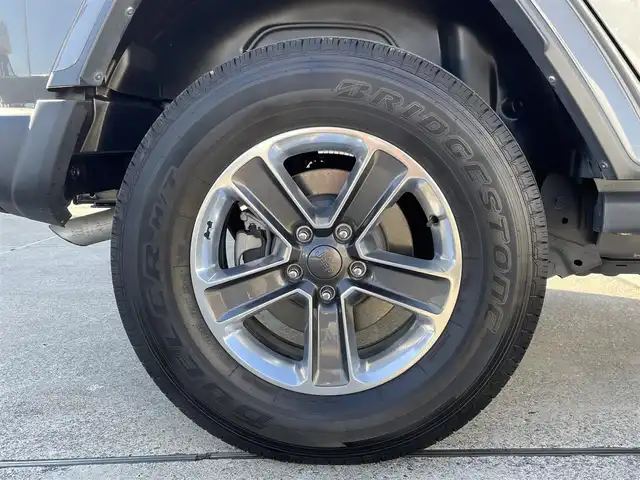 クライスラー・ジープ ジープ ラングラー LTD ED withサンライダー フリップT for HT 東京都 2022(令4)年 2.5万km グレー 純正ナビ/フルセグTV/バックカメラ/シートヒーター/ETC2.0/前後ドライブレコーダー（デジタルインナーミラー付き）/サンライダーフリップトップ/ステアリングヒーター/純正18インチアルミホイール/社外ステアリングダンパー/社外ボンネットキャッチ/牽引フック