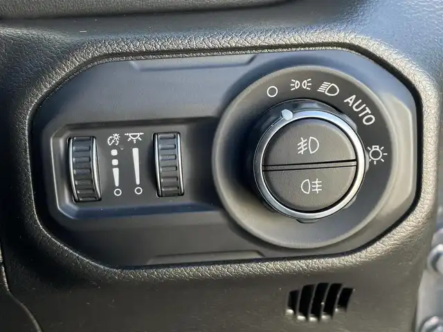 クライスラー・ジープ ジープ ラングラー LTD ED withサンライダー フリップT for HT 東京都 2022(令4)年 2.5万km グレー 純正ナビ/フルセグTV/バックカメラ/シートヒーター/ETC2.0/前後ドライブレコーダー（デジタルインナーミラー付き）/サンライダーフリップトップ/ステアリングヒーター/純正18インチアルミホイール/社外ステアリングダンパー/社外ボンネットキャッチ/牽引フック