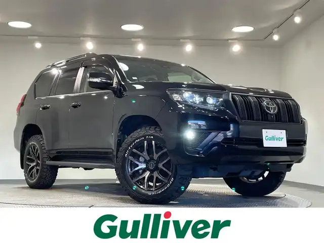 トヨタ ランドクルーザー プラド TX Lパッケージ 愛知県 2022(令4)年 1.6万km アティチュードブラックマイカ 純正９インチナビ　/(Bluetooth/フルセグTV/Miracast/FM/AM/USB/CarPlay)/サンルーフ　/ＲＡＹＳアルミホイール　/スーパーライブサウンドシステム　/ＢＦグッドリッチタイヤ　/ブラインドスポットモニター　/ソナー　/ルーフレール　/トヨタセーフティセンス　/　　-衝突軽減ブレーキ/　　-レーダークルーズコントロール/　　-レーンディパーチャーアラート/　　-オートマチックハイビーム/　　-ロードサインアシスト/シートヒーター/エアシート　/ビルトインＥＴＣ２．０　/LEDヘッドライト/LEDフォグランプ/バックカメラ/先行車発進告知/純正フロアマット/パワーシート/電動格納サードシート/黒レザーシート