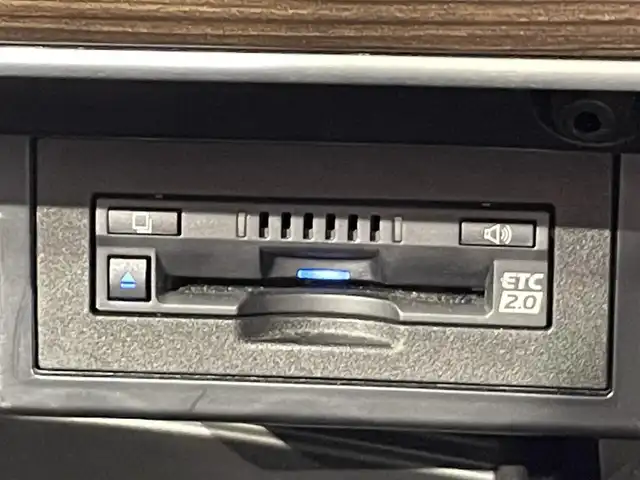 トヨタ ランドクルーザー プラド TX Lパッケージ 愛知県 2022(令4)年 1.6万km アティチュードブラックマイカ 純正９インチナビ　/(Bluetooth/フルセグTV/Miracast/FM/AM/USB/CarPlay)/サンルーフ　/ＲＡＹＳアルミホイール　/スーパーライブサウンドシステム　/ＢＦグッドリッチタイヤ　/ブラインドスポットモニター　/ソナー　/ルーフレール　/トヨタセーフティセンス　/　　-衝突軽減ブレーキ/　　-レーダークルーズコントロール/　　-レーンディパーチャーアラート/　　-オートマチックハイビーム/　　-ロードサインアシスト/シートヒーター/エアシート　/ビルトインＥＴＣ２．０　/LEDヘッドライト/LEDフォグランプ/バックカメラ/先行車発進告知/純正フロアマット/パワーシート/電動格納サードシート/黒レザーシート