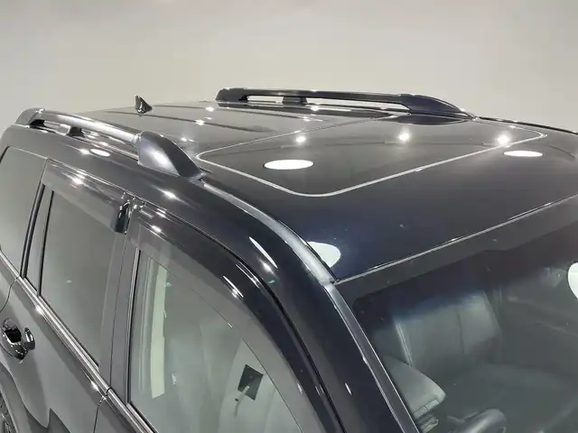 トヨタ ランドクルーザー プラド TX Lパッケージ 愛知県 2022(令4)年 1.6万km アティチュードブラックマイカ 純正９インチナビ　/(Bluetooth/フルセグTV/Miracast/FM/AM/USB/CarPlay)/サンルーフ　/ＲＡＹＳアルミホイール　/スーパーライブサウンドシステム　/ＢＦグッドリッチタイヤ　/ブラインドスポットモニター　/ソナー　/ルーフレール　/トヨタセーフティセンス　/　　-衝突軽減ブレーキ/　　-レーダークルーズコントロール/　　-レーンディパーチャーアラート/　　-オートマチックハイビーム/　　-ロードサインアシスト/シートヒーター/エアシート　/ビルトインＥＴＣ２．０　/LEDヘッドライト/LEDフォグランプ/バックカメラ/先行車発進告知/純正フロアマット/パワーシート/電動格納サードシート/黒レザーシート