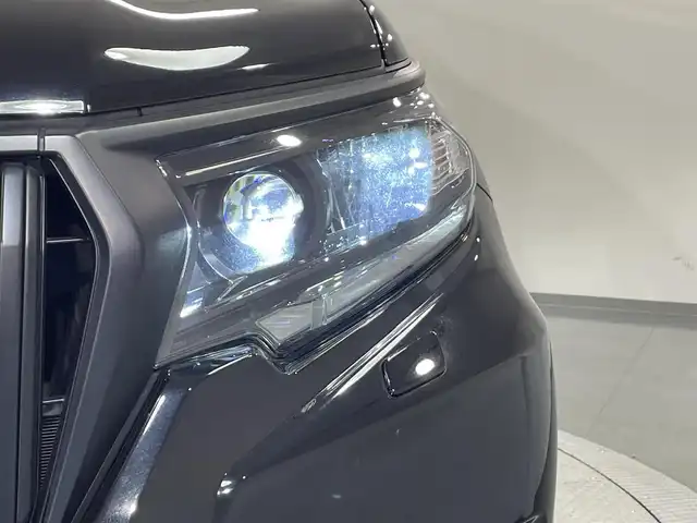 トヨタ ランドクルーザー プラド TX Lパッケージ 愛知県 2022(令4)年 1.6万km アティチュードブラックマイカ 純正９インチナビ　/(Bluetooth/フルセグTV/Miracast/FM/AM/USB/CarPlay)/サンルーフ　/ＲＡＹＳアルミホイール　/スーパーライブサウンドシステム　/ＢＦグッドリッチタイヤ　/ブラインドスポットモニター　/ソナー　/ルーフレール　/トヨタセーフティセンス　/　　-衝突軽減ブレーキ/　　-レーダークルーズコントロール/　　-レーンディパーチャーアラート/　　-オートマチックハイビーム/　　-ロードサインアシスト/シートヒーター/エアシート　/ビルトインＥＴＣ２．０　/LEDヘッドライト/LEDフォグランプ/バックカメラ/先行車発進告知/純正フロアマット/パワーシート/電動格納サードシート/黒レザーシート