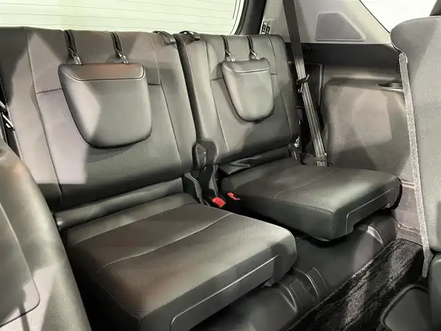 トヨタ ランドクルーザー プラド TX Lパッケージ 愛知県 2022(令4)年 1.6万km アティチュードブラックマイカ 純正９インチナビ　/(Bluetooth/フルセグTV/Miracast/FM/AM/USB/CarPlay)/サンルーフ　/ＲＡＹＳアルミホイール　/スーパーライブサウンドシステム　/ＢＦグッドリッチタイヤ　/ブラインドスポットモニター　/ソナー　/ルーフレール　/トヨタセーフティセンス　/　　-衝突軽減ブレーキ/　　-レーダークルーズコントロール/　　-レーンディパーチャーアラート/　　-オートマチックハイビーム/　　-ロードサインアシスト/シートヒーター/エアシート　/ビルトインＥＴＣ２．０　/LEDヘッドライト/LEDフォグランプ/バックカメラ/先行車発進告知/純正フロアマット/パワーシート/電動格納サードシート/黒レザーシート