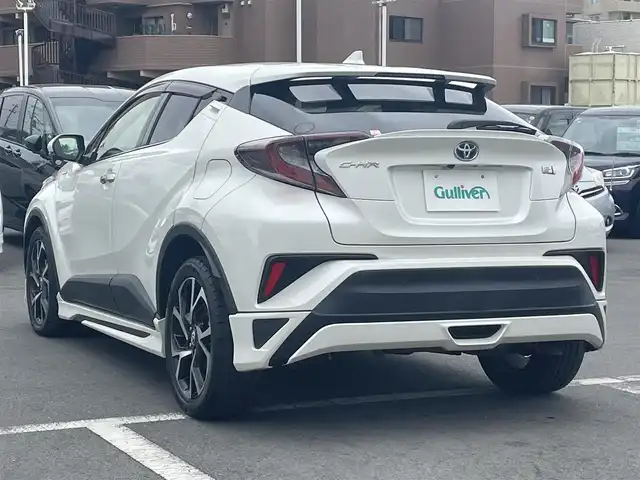 トヨタ Ｃ－ＨＲ G LEDエディション 静岡県 2017(平29)年 4.9万km ホワイトパールクリスタルシャイン ワンオーナー/純正ナビ(Bluetooth/CD/DVD/SD/フルセグ)/モデリスタフルエアロ/バックカメラ/ブラインドスポットモニター/衝突被害軽減システム/追従型クルーズコントロール/LEDヘッドライト/フォグランプ/オートライト/オートマチックハイビーム/ハーフレザーシート/D/N席シートヒーター/ビルトインETC/純正18インチアルミホイール/純正フロアマット/革巻きステアリング/ステアリングスイッチ