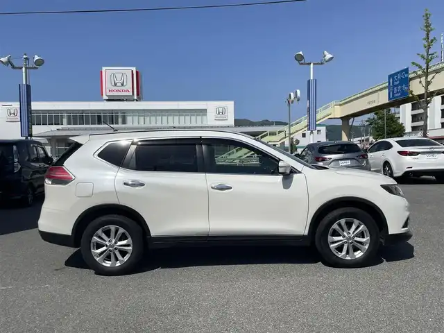 日産 エクストレイル 20X エマージェンシーブレーキ 山梨県 2016(平28)年 8.2万km ブリリアントホワイトパール (株)IDOMが運営する【じしゃロン甲府店】の自社ローン専用車両になります。/こちらは現金またはオートローンご利用時の価格です。自社ローンご希望の方は別途その旨お申付け下さい/衝突軽減システム/スマートキー ２個/純正ナビ・フルセグTV/CD・DVD・BTオーディオ接続可能/バックカメラ/ETC/LEDオートヘッドライト/シートヒーター/保証書・取説書