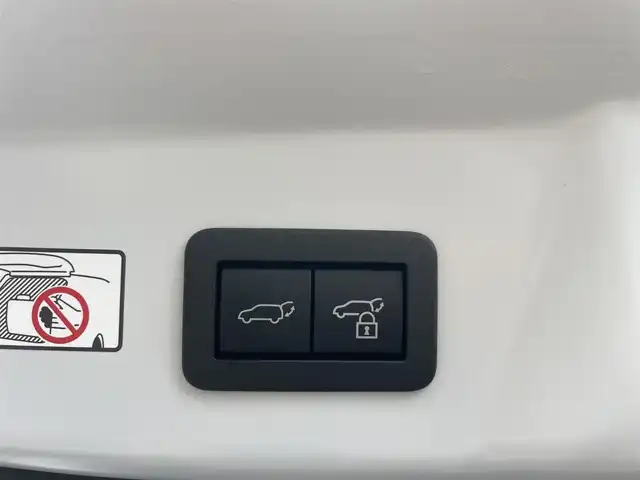 トヨタ プリウス Z 東京都 2024(令6)年 0.2万km プラチナホワイトパールマイカ 登録時走行距離1311km/ワンオーナー/純正メモリナビ/（フルセグTV/Bluetooth/USB）/Miracast/全周囲カメラ/デジタルインナーミラー/ナビ連動全方ドライブレコーダー/ビルトインETC2.0/置くだけ充電/パワーバックドア/D席パワーシート/メモリシート/前席シートヒーター/エアシート/TOYOTA Safety Sense/・レーダークルーズ コントロール/・プリクラッシュセーフティ/・レーントレーシングアシスト/・レーンディパーチャーアラート/・ロードサインアシスト/・先行車発進告知機能/・オートマチックハイビーム/純正19インチアルミホイール/純正LEDヘッドライト/スマートキー/スペアキー1本/保証書/取扱説明書