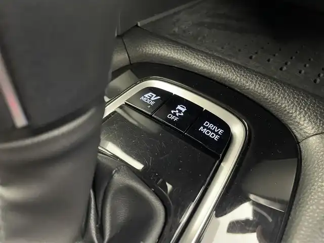 トヨタ カローラ クロス ハイブリッド Z 茨城県 2022(令4)年 3.4万km プラチナホワイトパールマイカ 純正9型DA/ナビキット/バックカメラ/フルセグ/衝突被害軽減ブレーキ/車線逸脱抑制装置/レーダークルーズコントロール/オートマチックハイビーム/クリアランスソナー/ETC/ドラレコ/シートヒーター/純正18インチAW/LEDヘッドライト/スマートキー
