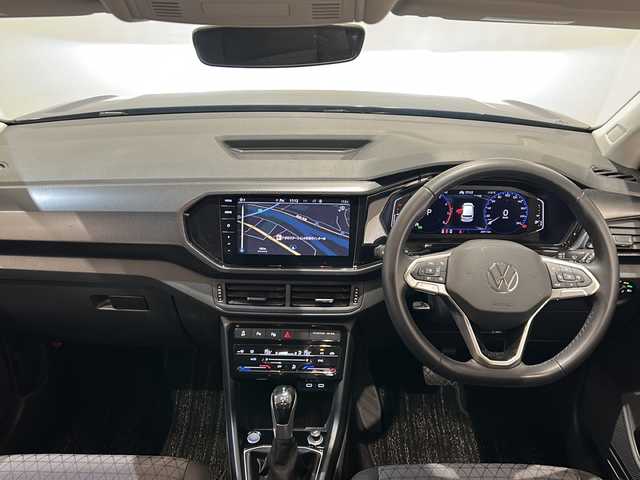 フォルクスワーゲン ＶＷ Ｔ－クロス TSI アクティブ 新潟県 2022(令4)年 2.6万km ラベンナブルーメタリック オールインセーフティ/・アダプティブクルーズコントロール/・ブラインドスポットモニター/・レーンキープアシスト/・リヤビューカメラ/・パーキングアシスト/・リヤトラフィックアラート/テクノロジーパッケージ/・同一車線内全車速運転支援システム/・スマートフォンワイヤレスチャージング/・デジタルメータークラスター/純正ナビ/Applecarplay/Android-auto/フルセグTV/ETC2・0/パドルシフト/純正16インチアルミホイール/LEDヘッドライト
