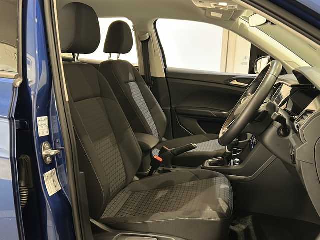 フォルクスワーゲン ＶＷ Ｔ－クロス TSI アクティブ 新潟県 2022(令4)年 2.6万km ラベンナブルーメタリック オールインセーフティ/・アダプティブクルーズコントロール/・ブラインドスポットモニター/・レーンキープアシスト/・リヤビューカメラ/・パーキングアシスト/・リヤトラフィックアラート/テクノロジーパッケージ/・同一車線内全車速運転支援システム/・スマートフォンワイヤレスチャージング/・デジタルメータークラスター/純正ナビ/Applecarplay/Android-auto/フルセグTV/ETC2・0/パドルシフト/純正16インチアルミホイール/LEDヘッドライト