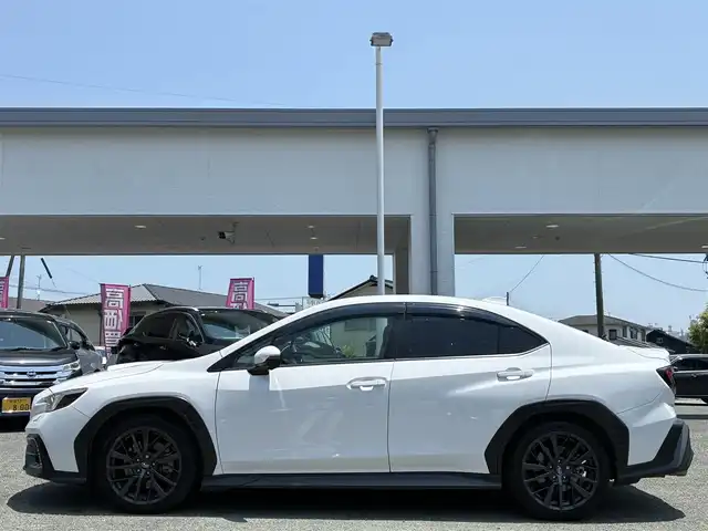 スバル ＷＲＸ Ｓ４ GT－H EX 熊本県 2022(令4)年 4.2万km セラミックホワイト 4WD/11.6インチセンターインフォメーションディスプレイ/【フルセグ/Bluetooth/AppleCarPlay/AndroidAuto】/全方位カメラ/アイサイト/プリクラッシュブレーキ/エマージェンシーレーンキープアシスト/レーダークルーズコントロール/パドルシフト/先行車発進お知らせ機能/前席パワーシート/前席シートヒーター/運転席シートメモリ/純正18インチAW/ETC/ステアリング連動ヘッドランプ/LEDヘッドライト/フォグランプ/オートライト/革巻きステアリング/ステアリングスイッチ/クリアランスソナー/横滑り防止機能/アイドリングストップ/SI-DRIVE/純正フロアマット/ドアバイザー/保証書/取扱説明書