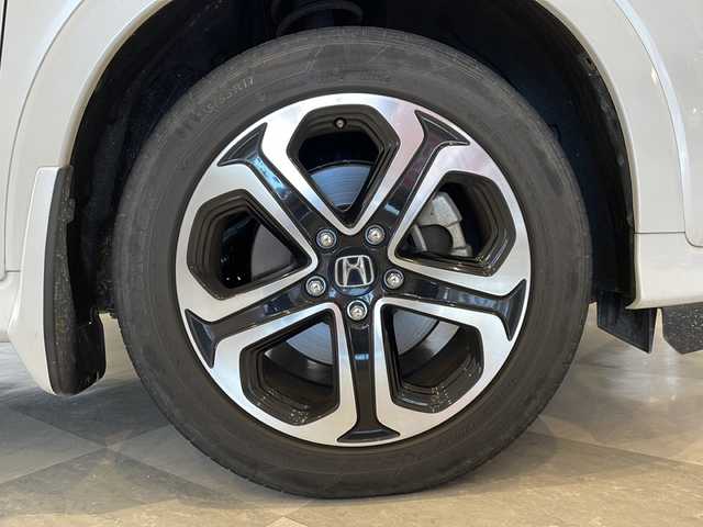 ホンダ ヴェゼル ハイブリッド Z ホンダセンシング 福井県 2018(平30)年 7万km プラチナホワイトパール 純正8インチナビ/フルセグTV/バックカメラ/ETC/ドライブレコーダー/ホンダセンシング/レーダークルーズコントロール/ハーフレザーシート/シートヒーター/オートライト/LEDヘッドライト/LEDフォグ/パドルシフト/純正17インチAW/プッシュスタート/スマートキー×2/純正フロアマット/ステアリングスイッチ