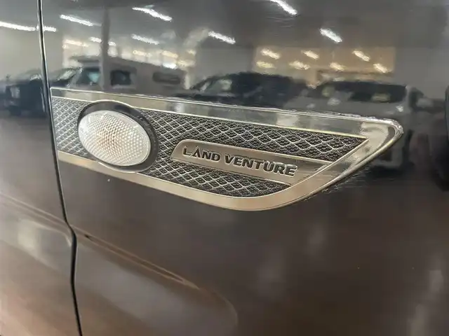 スズキ ジムニー ランドベンチャー 道央・札幌 2015(平27)年 3.2万km ブルーイッシュブラックパール3 4WD/社外SDナビ/・フルセグTV/CD/DVD/BT/SD/グレード専用合皮シート/運転席シートヒーター/ETC/ウインカーミラー/純正フロアマット/純正ドアバイザー/リモコンキー/スペアキー/フォグライト/背面タイヤ/KEELER製16インチAW/ヘッドライトレベライザー/新車時保証書/取扱説明書