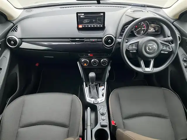 マツダ マツダ２ 15SプロアクティブスマートEDⅡ 静岡県 2022(令4)年 2.2万km プラチナクォーツメタリック エンジンスタートボタン/パワーステアリング/パワーウィンドウ/アイドリングストップ/オートエアコン/スマートキー/スペアキー１本/クルーズコントロール/USB入力端子/ETC/全方位カメラ/純正SDナビ(BT)/ドライブレコーダー前後/純正フロアマット/D席N席シートヒーター/ABS/横滑り防止装置/コーナーセンサー前後/レーンキープアシスト/オートライト/オートマチックハイビーム/LEDヘッドライト/Wプラスサイドエアバック/衝突軽減システム