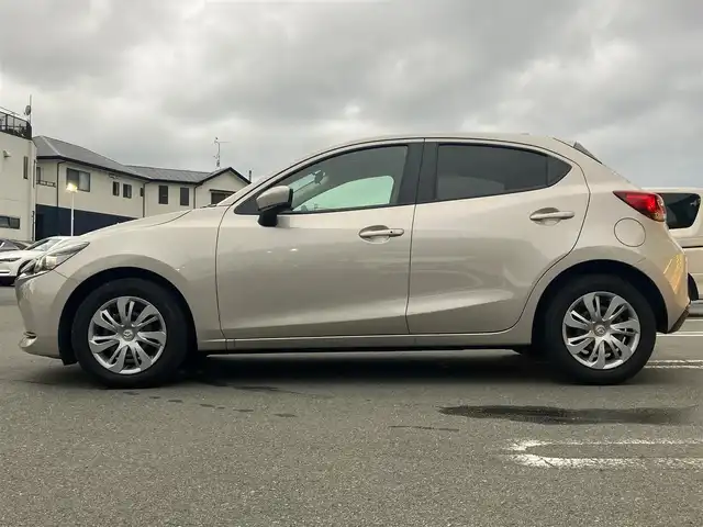 マツダ マツダ２ 15SプロアクティブスマートEDⅡ 静岡県 2022(令4)年 2.2万km プラチナクォーツメタリック エンジンスタートボタン/パワーステアリング/パワーウィンドウ/アイドリングストップ/オートエアコン/スマートキー/スペアキー１本/クルーズコントロール/USB入力端子/ETC/全方位カメラ/純正SDナビ(BT)/ドライブレコーダー前後/純正フロアマット/D席N席シートヒーター/ABS/横滑り防止装置/コーナーセンサー前後/レーンキープアシスト/オートライト/オートマチックハイビーム/LEDヘッドライト/Wプラスサイドエアバック/衝突軽減システム