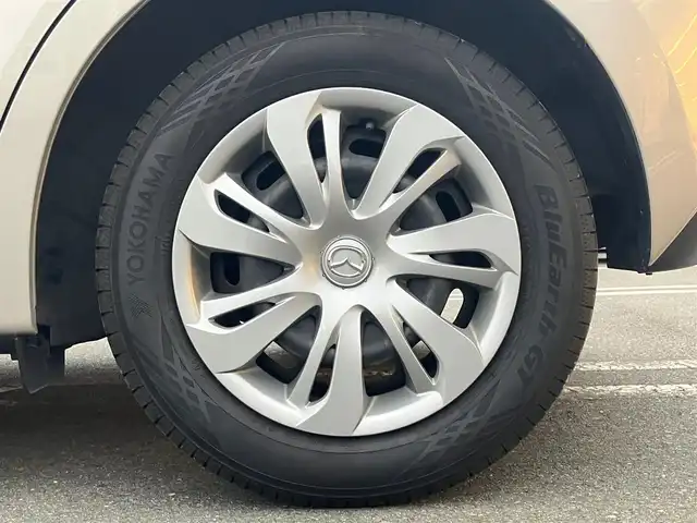 マツダ マツダ２ 15SプロアクティブスマートEDⅡ 静岡県 2022(令4)年 2.2万km プラチナクォーツメタリック エンジンスタートボタン/パワーステアリング/パワーウィンドウ/アイドリングストップ/オートエアコン/スマートキー/スペアキー１本/クルーズコントロール/USB入力端子/ETC/全方位カメラ/純正SDナビ(BT)/ドライブレコーダー前後/純正フロアマット/D席N席シートヒーター/ABS/横滑り防止装置/コーナーセンサー前後/レーンキープアシスト/オートライト/オートマチックハイビーム/LEDヘッドライト/Wプラスサイドエアバック/衝突軽減システム